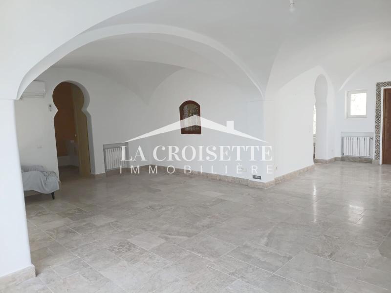 Villa S+3 avec piscine et vue sur mer à La Marsa